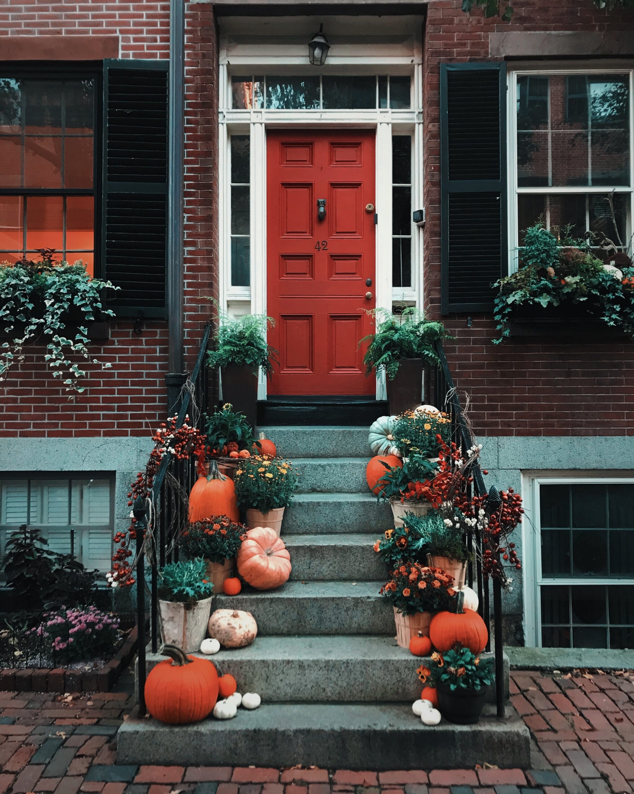 Read more about the article Welcome the Fall with Fun Colorful Decor