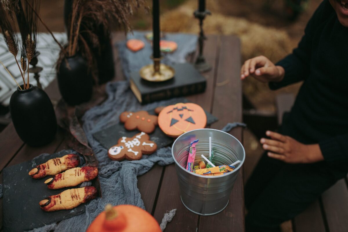 Read more about the article Try These Sweet Spooky Pumpkin Cookies for Halloween